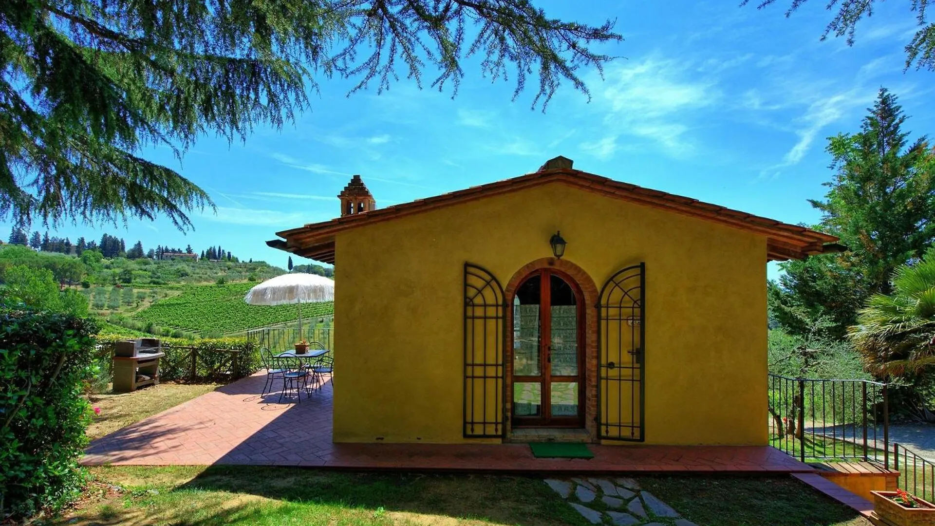 Country house Casa Rossa By Posarellivillas Luia