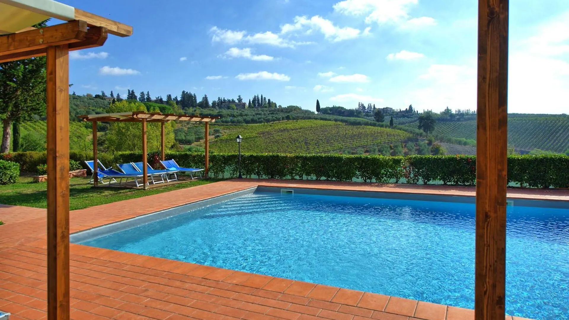 Country house Casa Rossa By Posarellivillas Luia