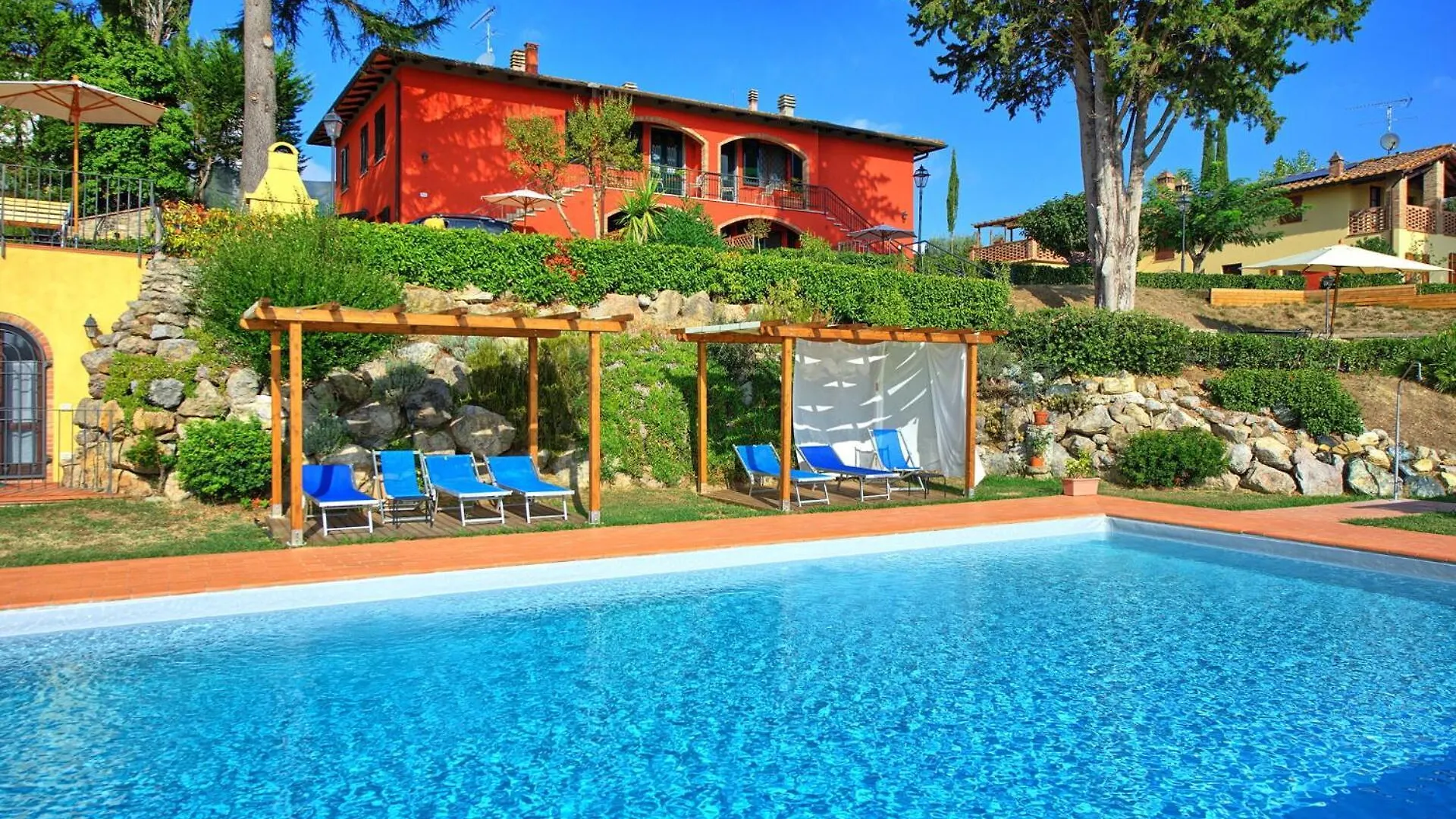 Country house Casa Rossa By Posarellivillas Luia